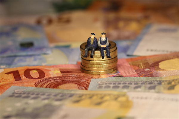 央行连续8个月增持黄金 机构普遍看好下半年A股表现